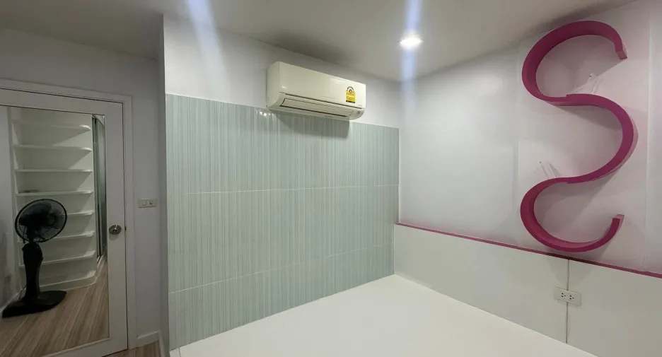 For rent 2 bedrooms condo in Bang Rak, Bangkok