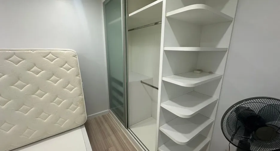 For rent 2 bedrooms condo in Bang Rak, Bangkok