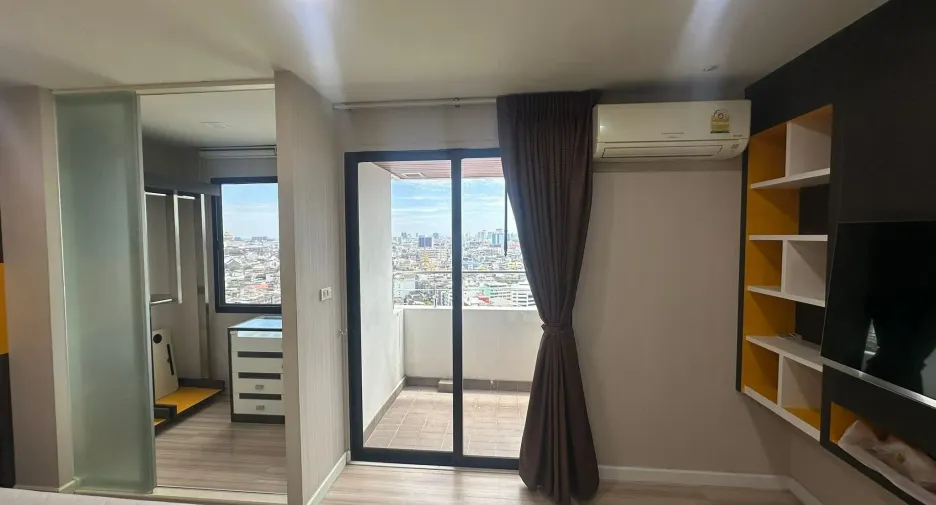 For rent 2 bedrooms condo in Bang Rak, Bangkok