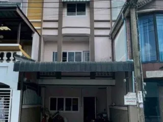 For sale 4 bedrooms townhouse in Lat Phrao, Bangkok