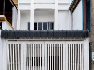 For sale 4 bedrooms townhouse in Lat Phrao, Bangkok