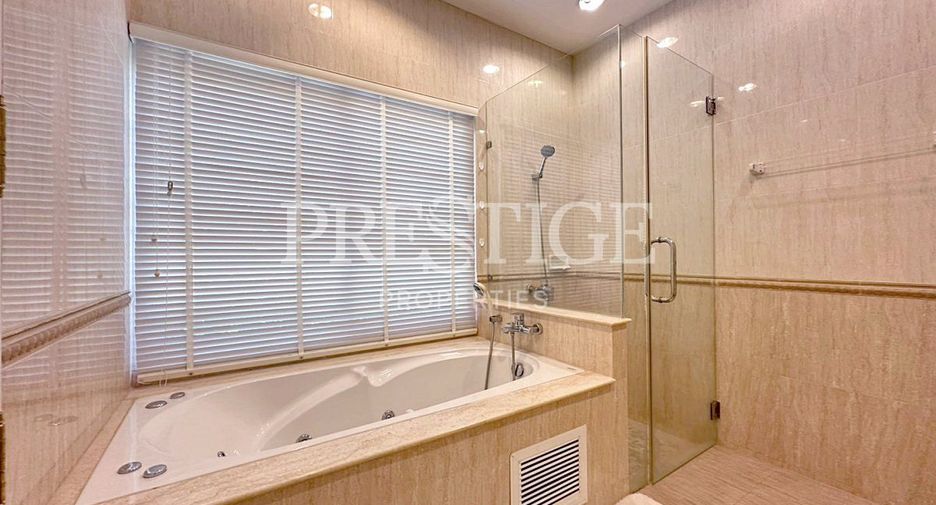 For sale 4 bedrooms house in Bang Lamung, Chonburi