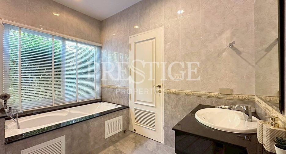 For sale 4 bedrooms house in Bang Lamung, Chonburi