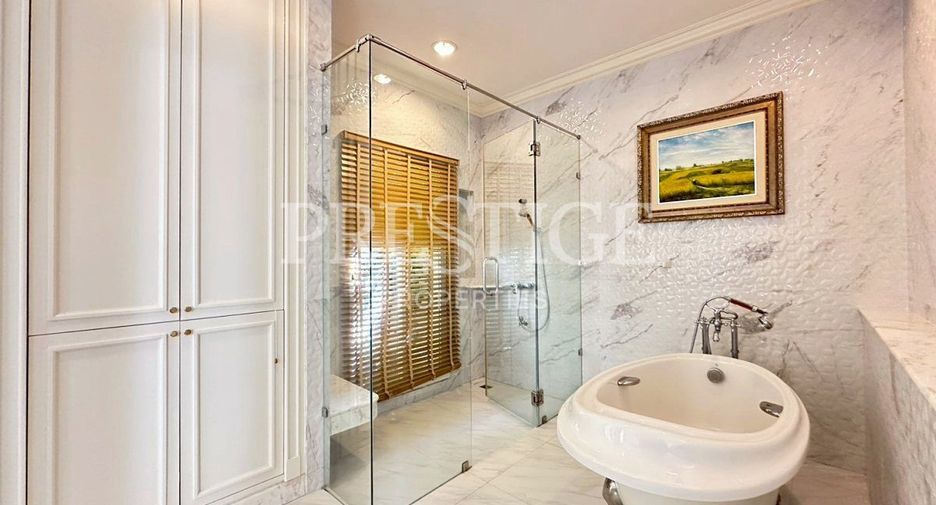 For sale 4 bedrooms house in Bang Lamung, Chonburi