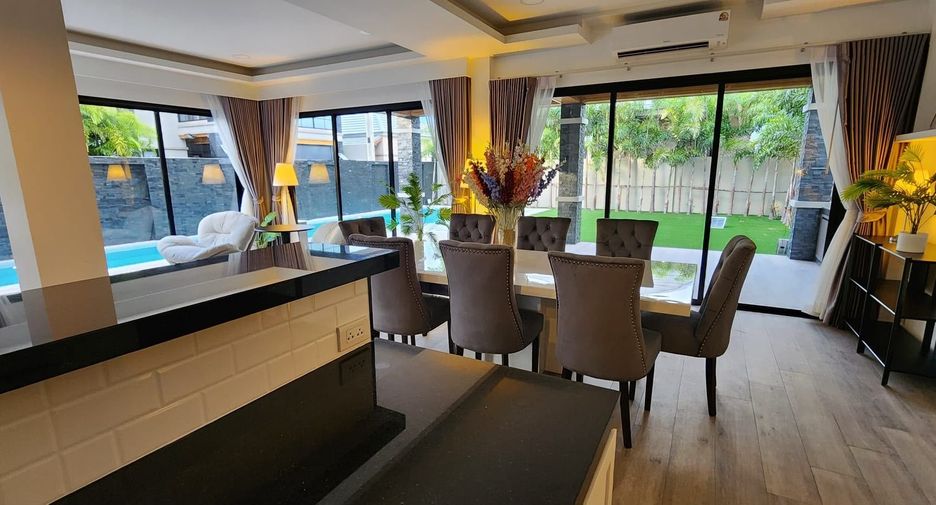 Villa en alquiler y en venta de 4 habitaciones en East Pattaya, Pattaya