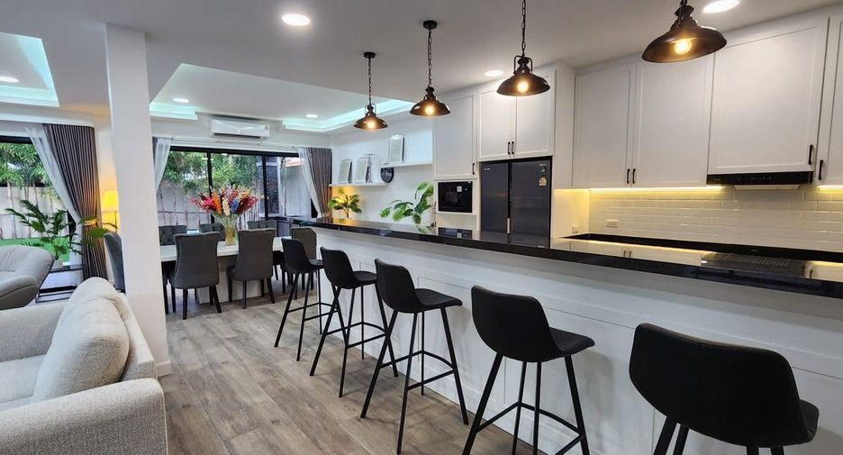 Villa en alquiler y en venta de 4 habitaciones en East Pattaya, Pattaya
