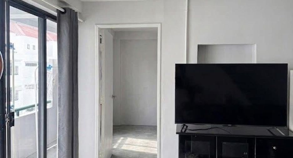 For rent 2 bedrooms condo in Phra Khanong, Bangkok