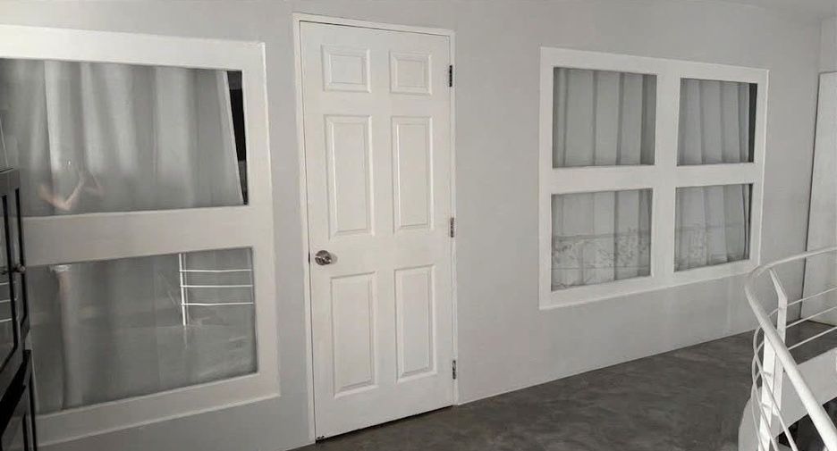 For rent 2 bedrooms condo in Phra Khanong, Bangkok