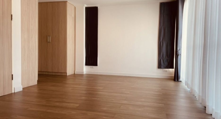 Casa en venta y en alquiler de 4 habitaciones en Bang Kapi, Bangkok