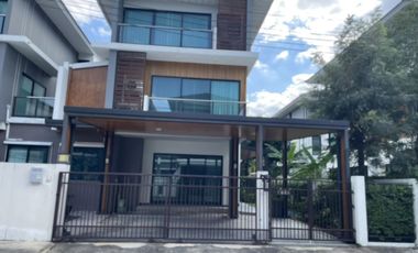 Casa en venta y en alquiler de 4 habitaciones en Bang Kapi, Bangkok