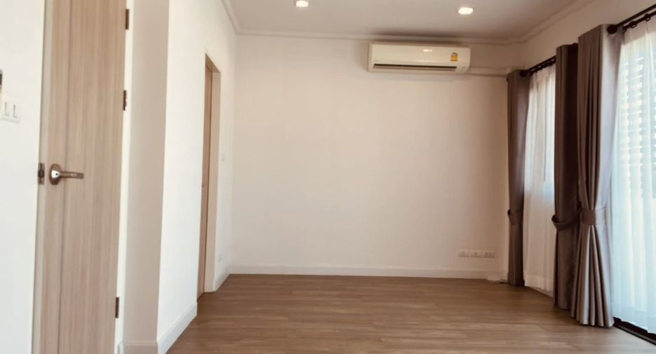 Casa en venta y en alquiler de 4 habitaciones en Bang Kapi, Bangkok