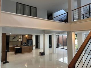 For sale 5 bedrooms house in Watthana, Bangkok