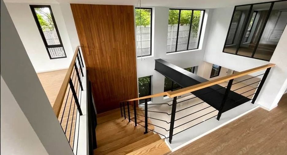 For sale 5 bedrooms house in Watthana, Bangkok