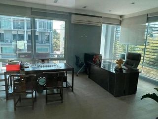 For sale and for rent office in Wang Thonglang, Bangkok