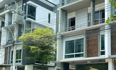 For sale そして for rent office in Wang Thonglang, Bangkok