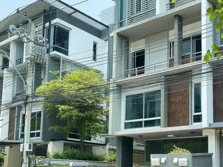 For sale and for rent office in Wang Thonglang, Bangkok