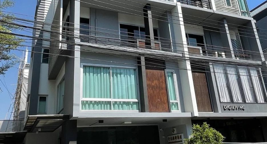 For rent そして for sale office in Wang Thonglang, Bangkok