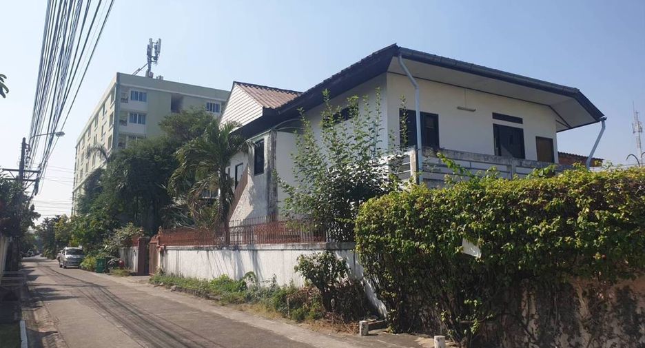For sale 3 bedrooms house in Huai Khwang, Bangkok