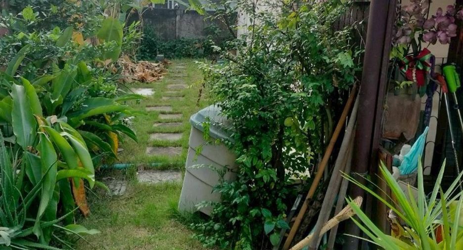 For sale 3 bedrooms house in Huai Khwang, Bangkok