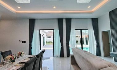 For sale 4 bedrooms villa in East Pattaya, Pattaya