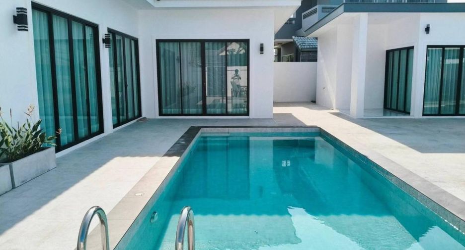 For sale 4 bedrooms villa in East Pattaya, Pattaya