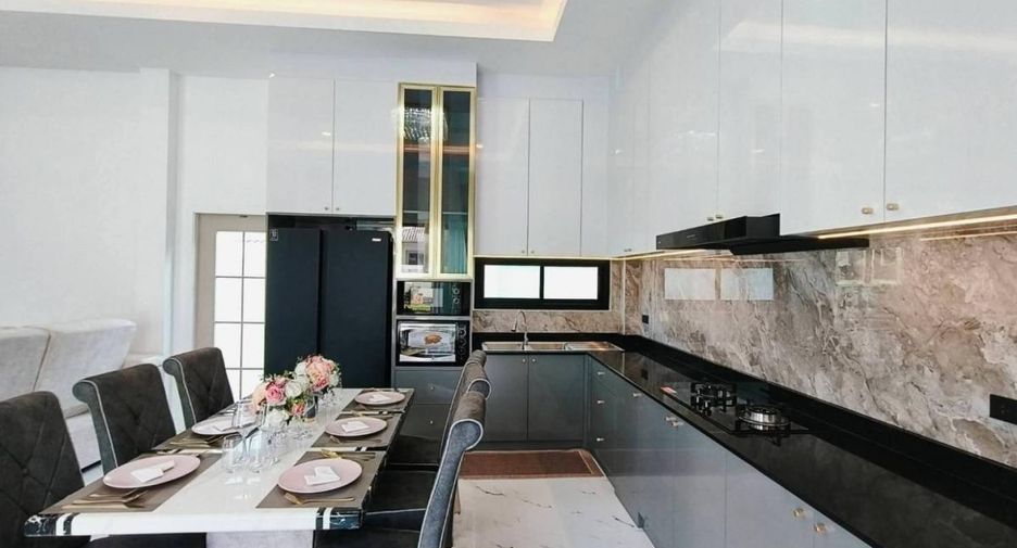 For sale 4 bedrooms villa in East Pattaya, Pattaya