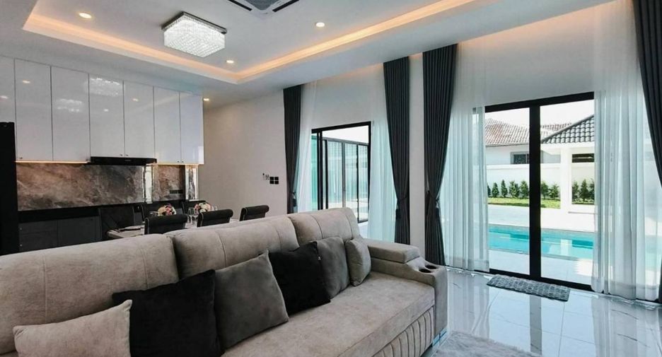 For sale 4 bedrooms villa in East Pattaya, Pattaya