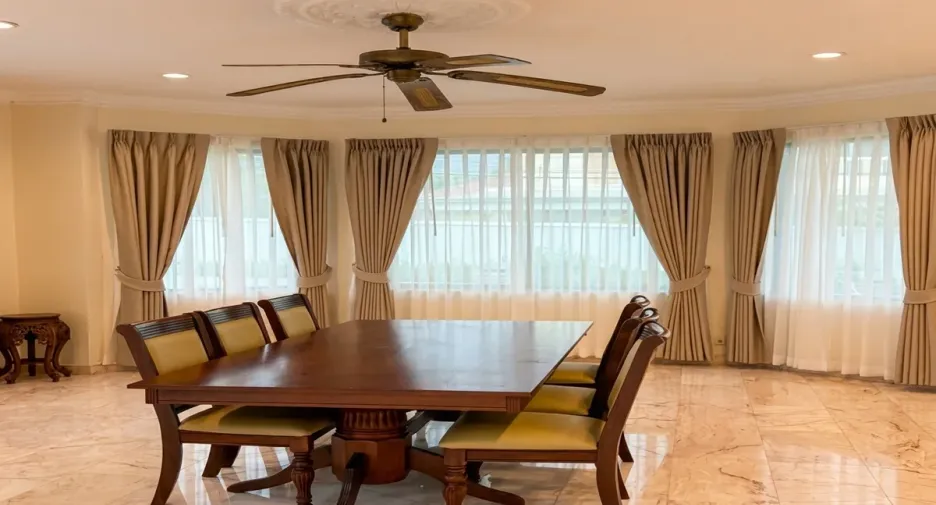 For sale 4 bedrooms house in East Pattaya, Pattaya