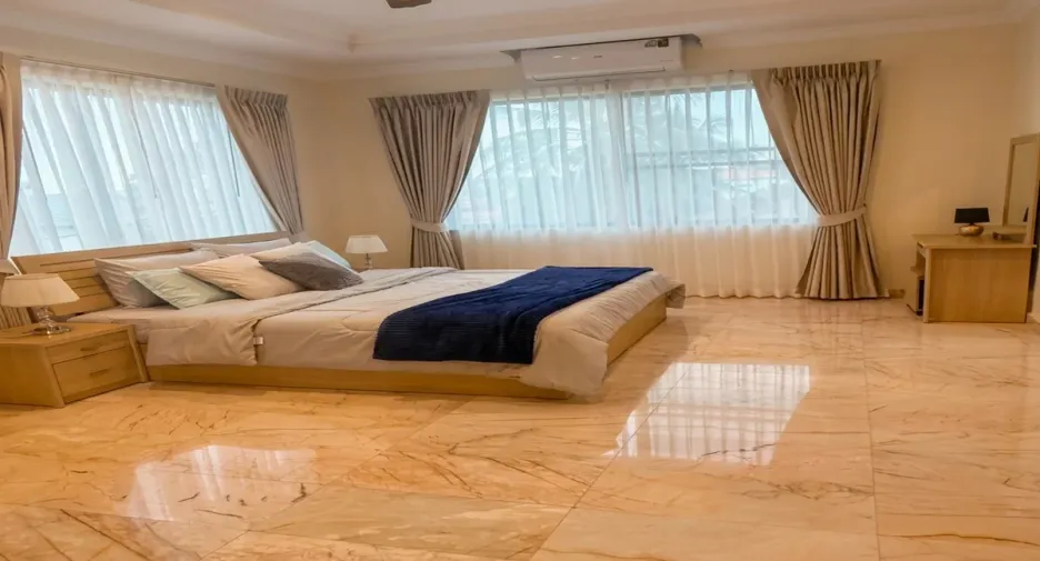 For sale 4 bedrooms house in East Pattaya, Pattaya