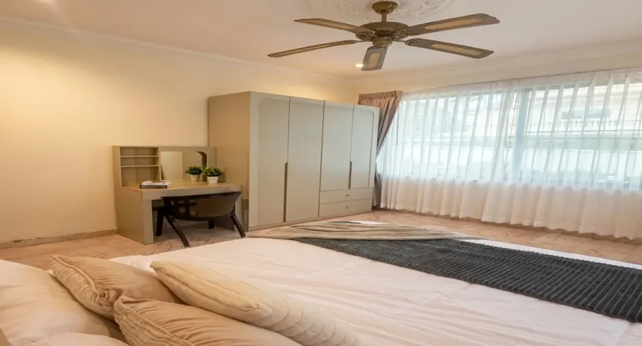 For sale 4 bedrooms house in East Pattaya, Pattaya