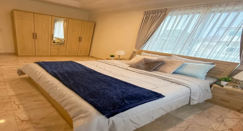 For sale 4 bedrooms house in East Pattaya, Pattaya