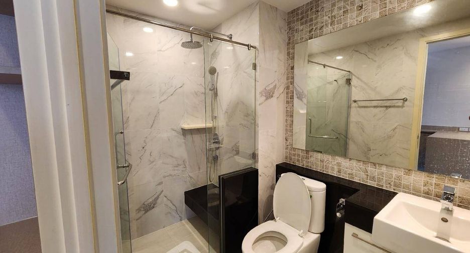 For rent 2 bedrooms condo in Khlong San, Bangkok