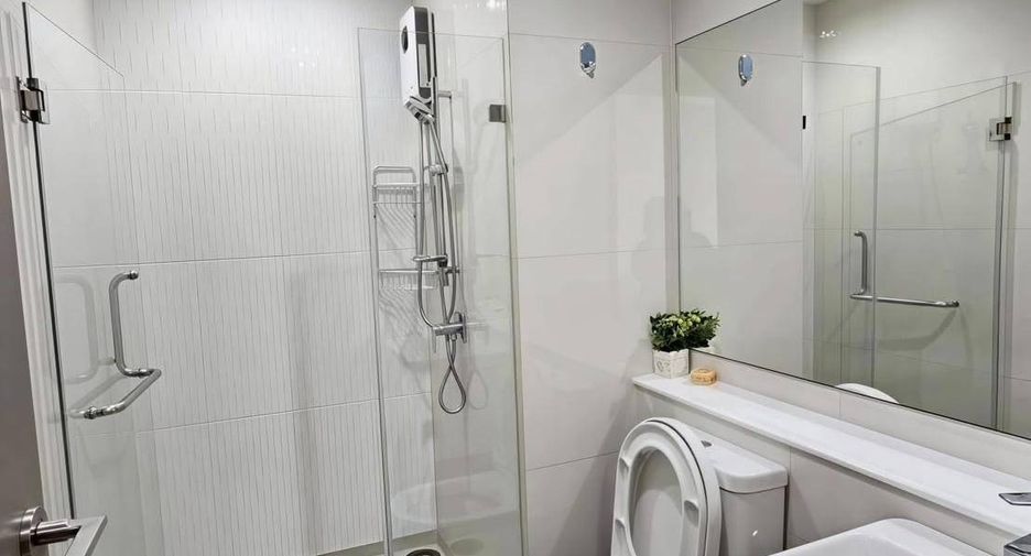 For rent 2 bedrooms condo in Huai Khwang, Bangkok