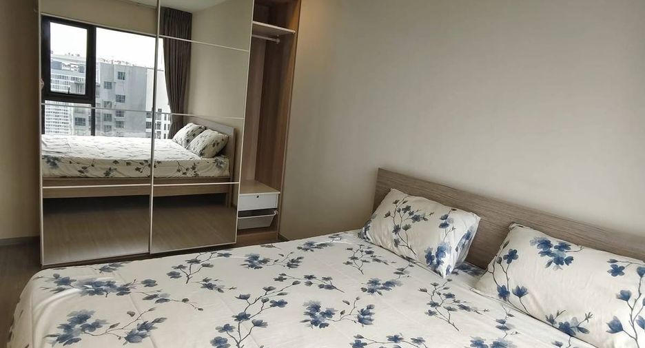 For rent 2 bedrooms condo in Huai Khwang, Bangkok