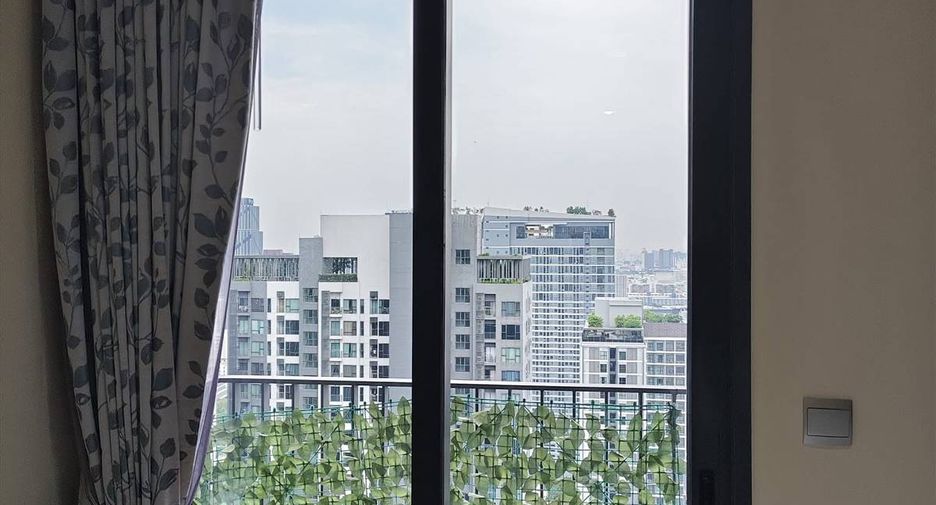 For rent 2 bedrooms condo in Huai Khwang, Bangkok
