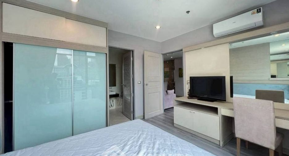 For rent 2 bedrooms condo in Watthana, Bangkok