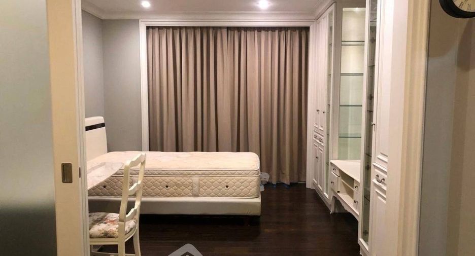 For rent 2 bedrooms condo in Bang Rak, Bangkok