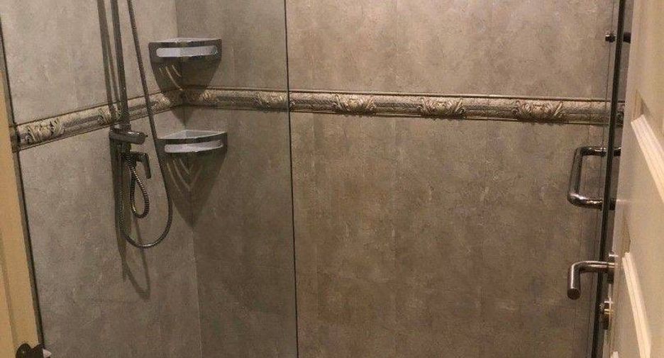 For rent 2 bedrooms condo in Bang Rak, Bangkok
