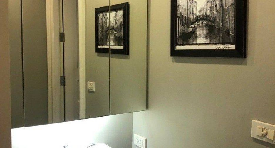 For rent 2 bedrooms condo in Bang Rak, Bangkok
