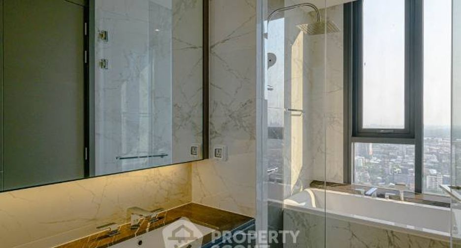 For rent 3 bedrooms condo in Khlong Toei, Bangkok