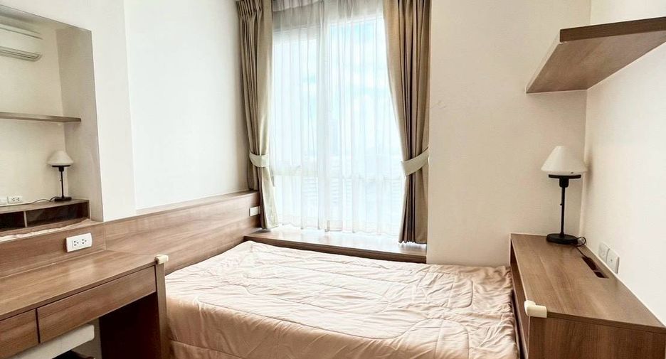 For rent 2 bedrooms condo in Sathon, Bangkok