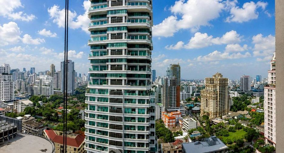 For rent 2 bedrooms condo in Khlong Toei, Bangkok