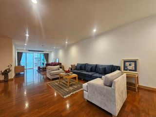 For rent 3 bedrooms condo in Khlong Toei, Bangkok