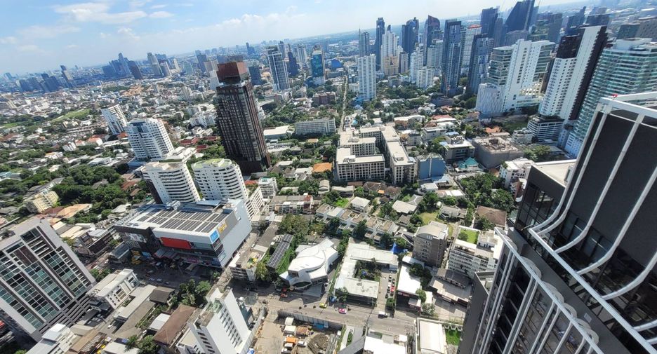 For rent 2 bedrooms condo in Watthana, Bangkok