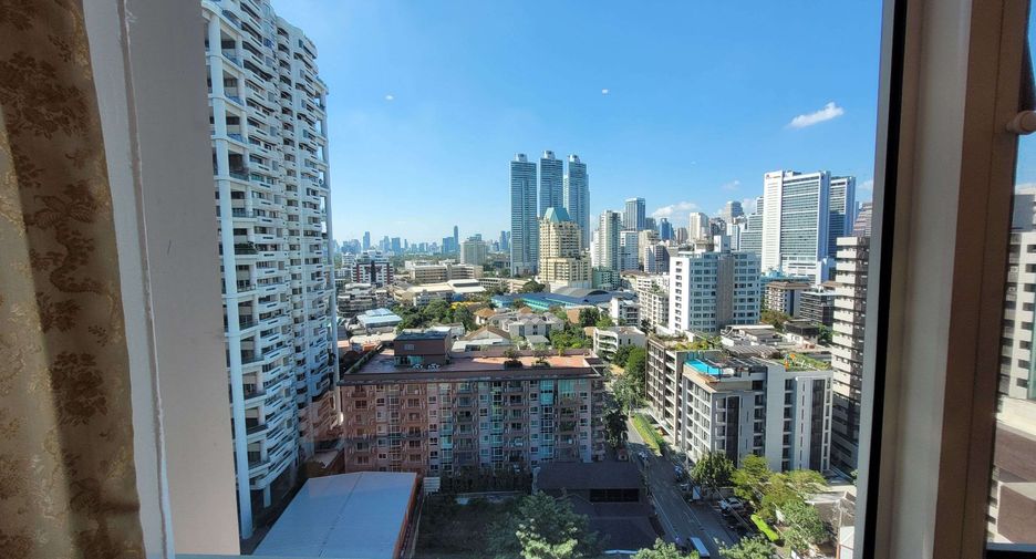 For rent 3 bedrooms condo in Khlong Toei, Bangkok