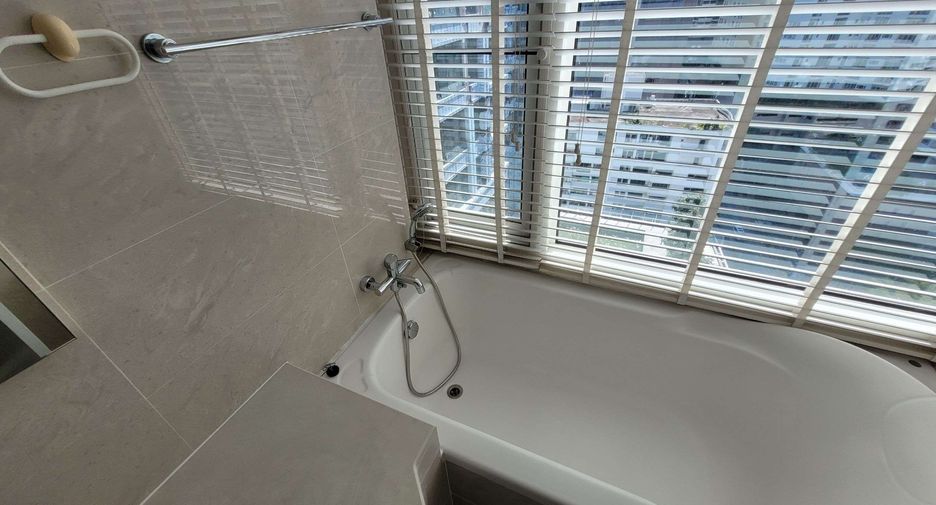 For rent 3 bedrooms condo in Khlong Toei, Bangkok