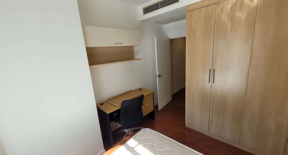 For rent 3 bedrooms condo in Khlong Toei, Bangkok