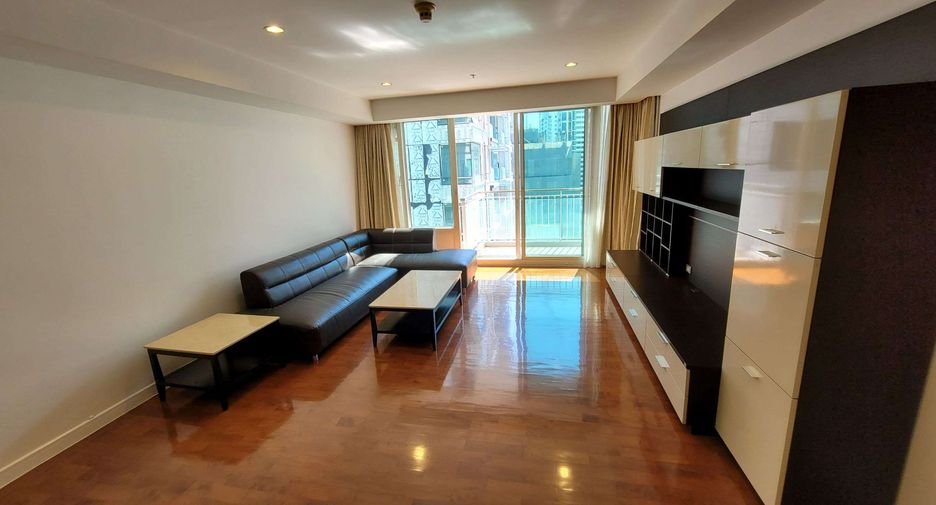 For rent 3 bedrooms condo in Khlong Toei, Bangkok