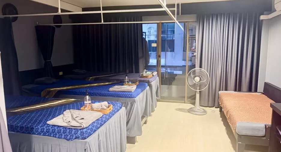 ขาย 4 ห้องนอน พื้นที่ค้าปลีก ใน พระตำหนัก, พัทยา