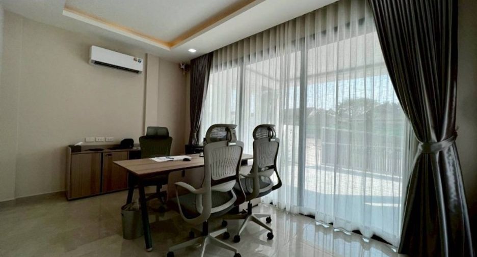 For sale 5 ベッドルーム house in East Pattaya, Pattaya
